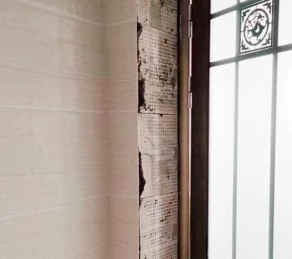 莱州瓷砖空鼓免砸砖维修公司分享吸水砖泡水时间不够或过长都会对瓷砖铺贴效果产生影响